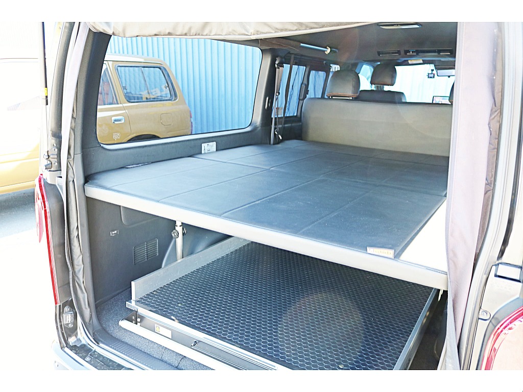 R4年式　ハイエースバン　ダークプライム2　車中泊カスタム＆大型ナビカスタム♪