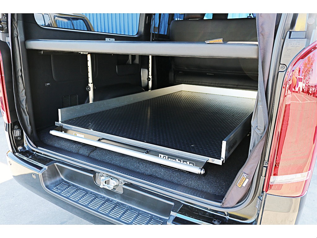 R4年式　ハイエースバン　ダークプライム2　車中泊カスタム＆大型ナビカスタム♪