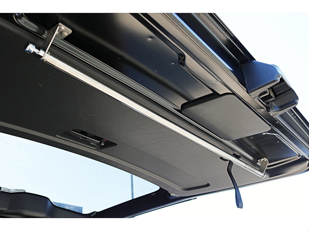 R4年式　ハイエースバン　ダークプライム2　車中泊カスタム＆大型ナビカスタム♪