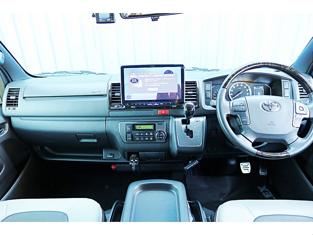 R4年式　ハイエースバン　ダークプライム2　車中泊カスタム＆大型ナビカスタム♪