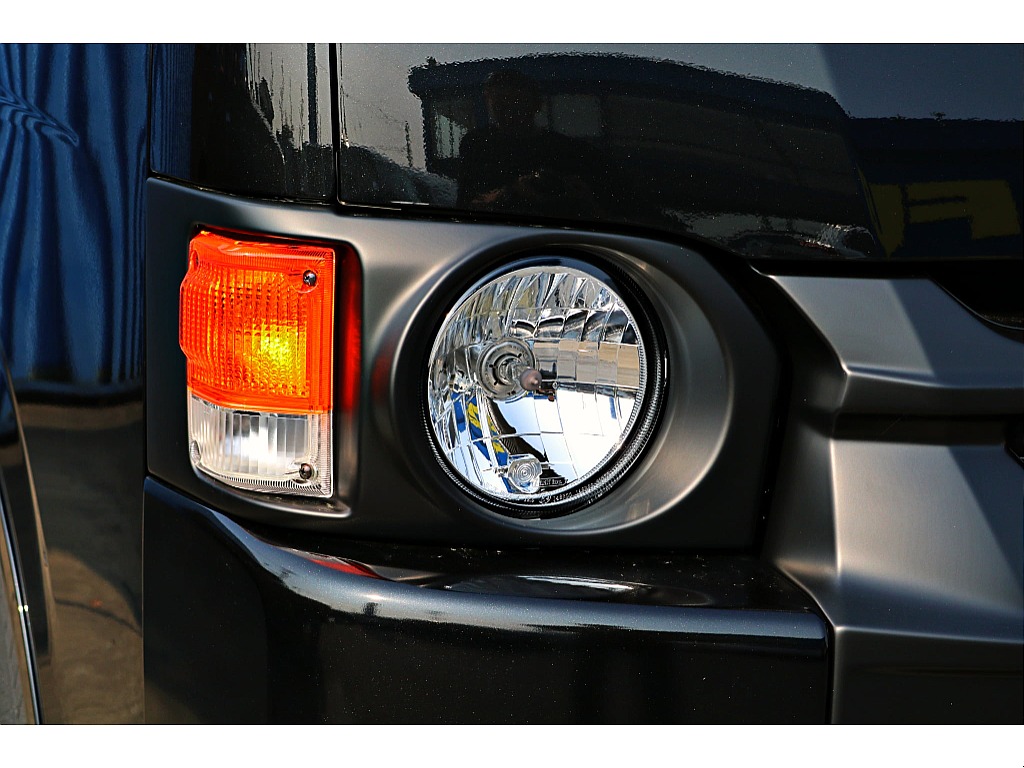 R7年式ハイエースワゴンGL　FLEXオリジナルカスタム　ReClassic施工　DEANクロスカントリーホイール＆オーレンカウンタータイヤ　10人乗り　モデリスタスポイラー