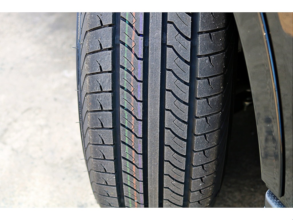 R7年式ハイエースワゴンGL　FLEXオリジナルカスタム　ReClassic施工　DEANクロスカントリーホイール＆オーレンカウンタータイヤ　10人乗り　モデリスタスポイラー