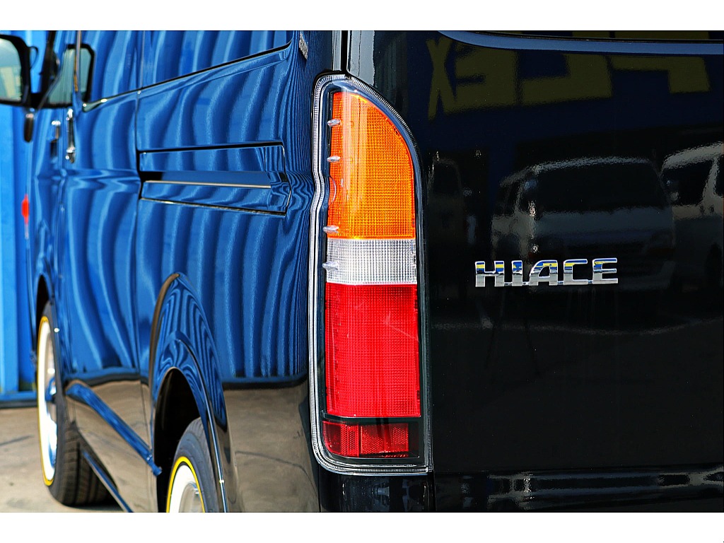 R7年式ハイエースワゴンGL　FLEXオリジナルカスタム　ReClassic施工　DEANクロスカントリーホイール＆オーレンカウンタータイヤ　10人乗り　モデリスタスポイラー