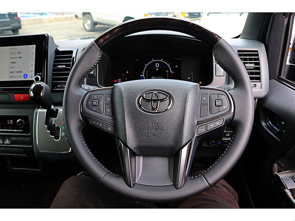 ステアリングから手を放すことなく音量やモードの切り替えができます♪