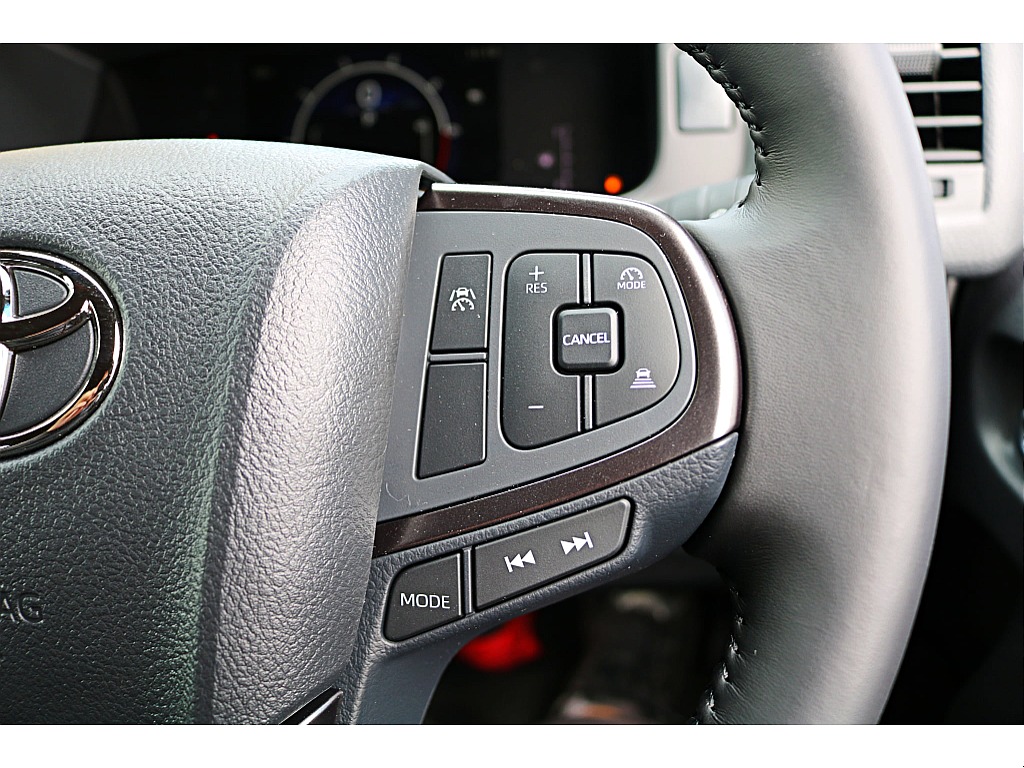 ステアリングから手を放すことなく音量やモードの切り替えができます♪