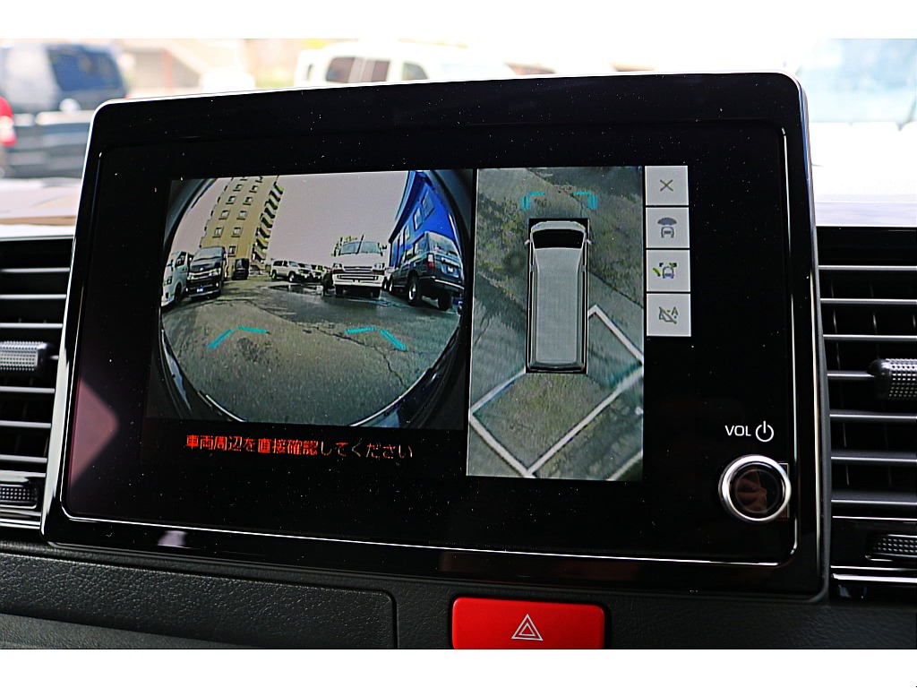 パノラミックビューモニター♪　運転席からの目視だけでは見にくい車両周辺の状況をリアルタイムで表示♪