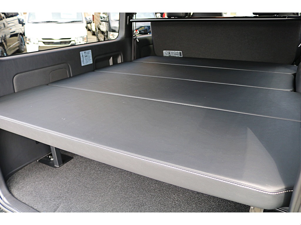 ＦＬＥＸ　ベッドキットＴＹＰＥ２　高さ調整可能♪ 後部座席の足元から荷室にかけて重歩行用フロアも施工済♪