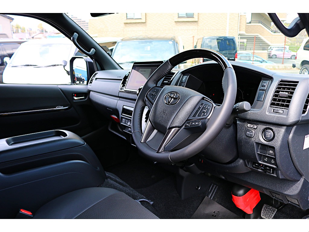 ステアリングから手を放すことなく音量やモードの切り替えができます♪