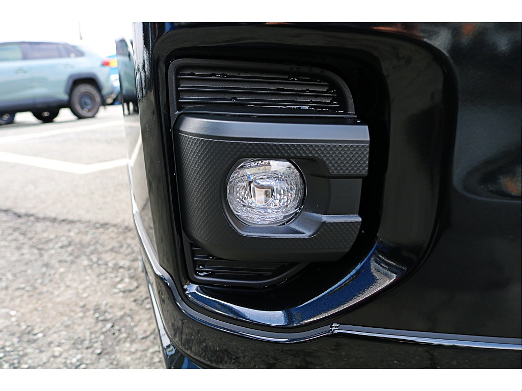 現行型のハイエースはフォグランプもＬＥＤ仕様♪