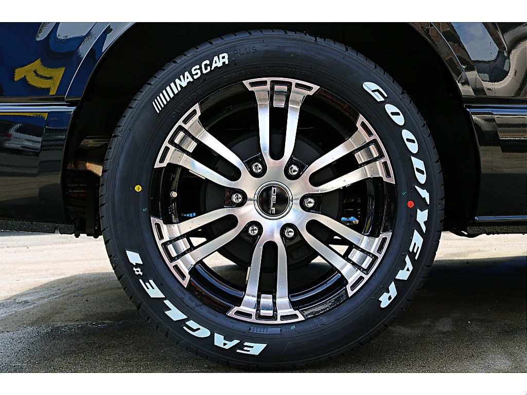 ＦＬＥＸ　Ｄｅｌｆ０２ホイール　１７インチ　×　グッドイヤー　ナスカータイヤ♪