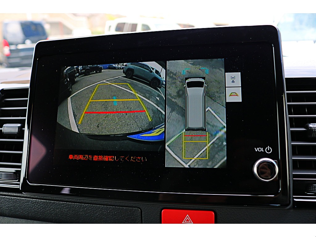 パノラミックビューモニター♪　運転席からの目視だけでは見にくい車両周辺の状況をリアルタイムで表示♪