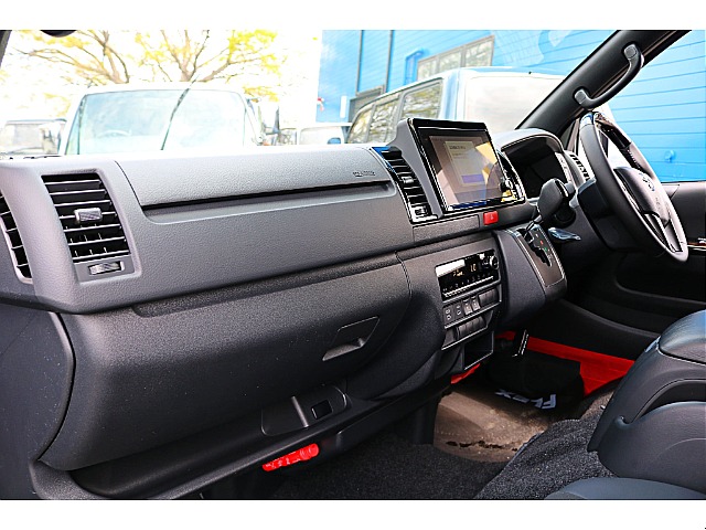 便利な装備や先進安全機能を搭載♪