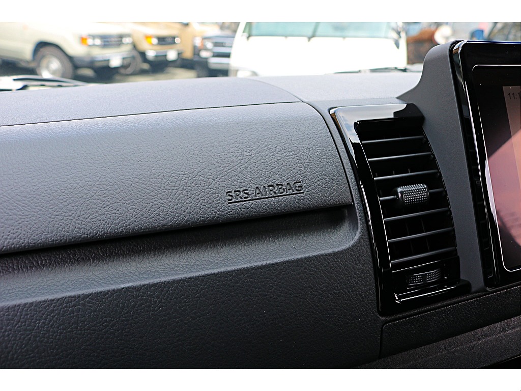 便利な装備や先進安全機能を搭載♪