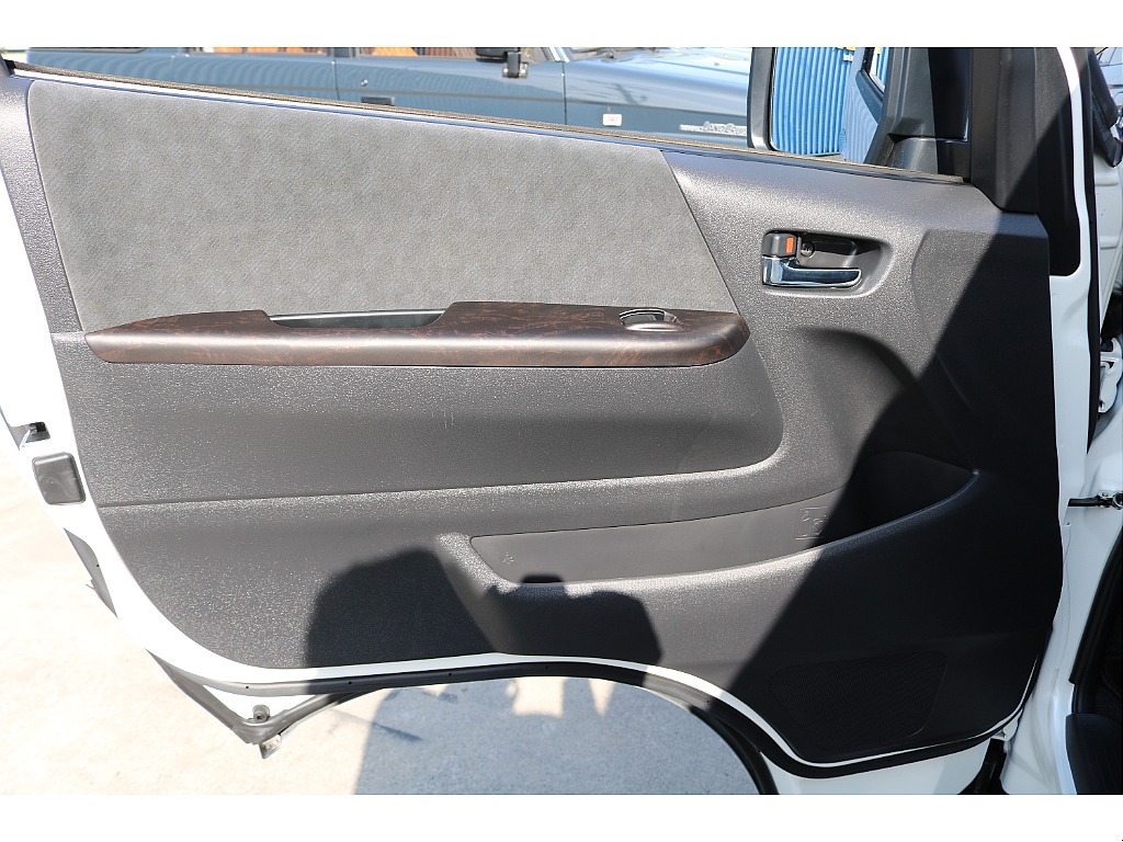 R5年式　ハイエースワゴンGL　4WD♪ FLEXオリジナルカスタム施工♪