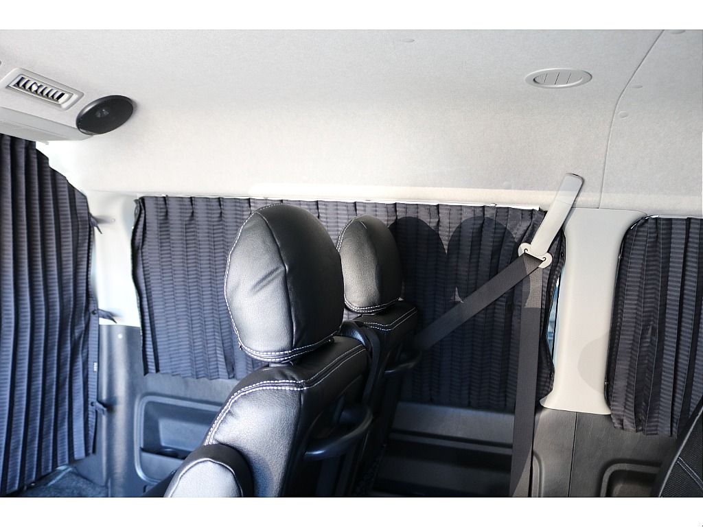 FLEX　センターカーテン施工済み♪