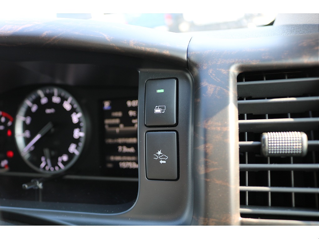 便利な装備や先進安全機能を搭載♪