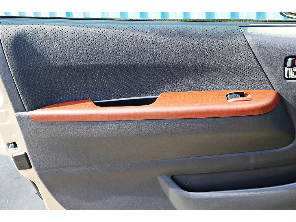 R7年式　ハイエースバン　S-GL　ディーゼル4WD　アースカラーパッケージ　ベージュ