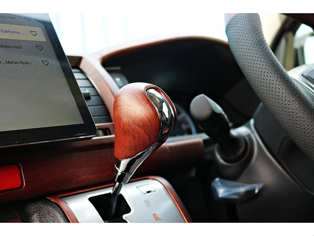 R7年式　ハイエースバン　S-GL　ディーゼル4WD　アースカラーパッケージ　ベージュ