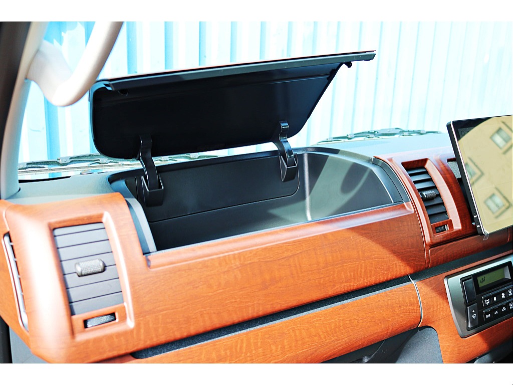 R7年式　ハイエースバン　S-GL　ディーゼル4WD　アースカラーパッケージ　ベージュ