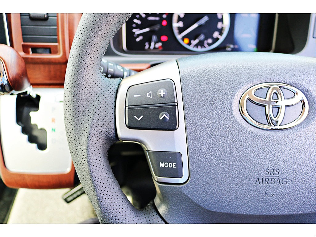 R7年式　ハイエースバン　S-GL　ディーゼル4WD　アースカラーパッケージ　ベージュ