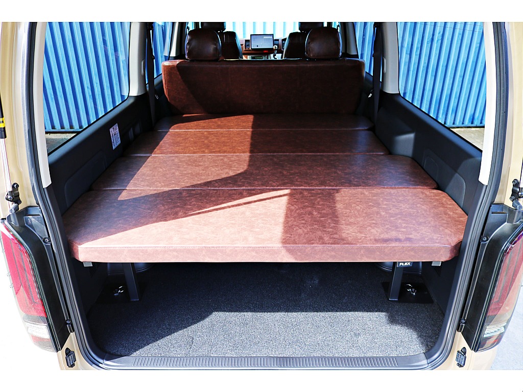 R7年式　ハイエースバン　S-GL　ディーゼル4WD　アースカラーパッケージ　ベージュ