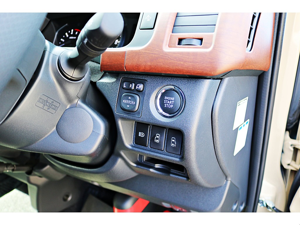 R7年式　ハイエースバン　S-GL　ディーゼル4WD　アースカラーパッケージ　ベージュ