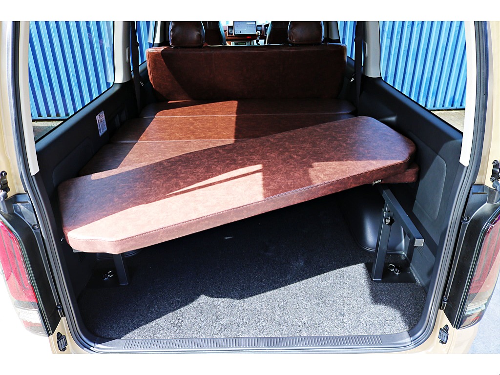 R7年式　ハイエースバン　S-GL　ディーゼル4WD　アースカラーパッケージ　ベージュ