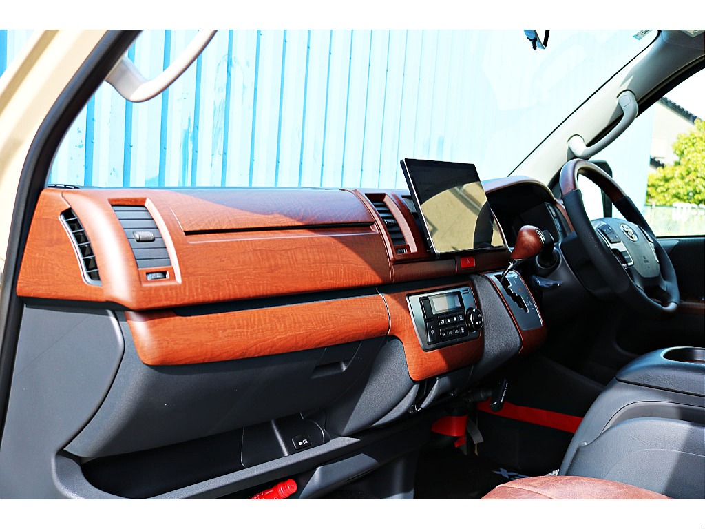 R7年式　ハイエースバン　S-GL　ディーゼル4WD　アースカラーパッケージ　ベージュ