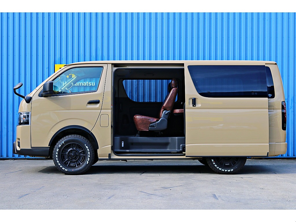 R7年式　ハイエースバン　S-GL　ディーゼル4WD　アースカラーパッケージ　ベージュ