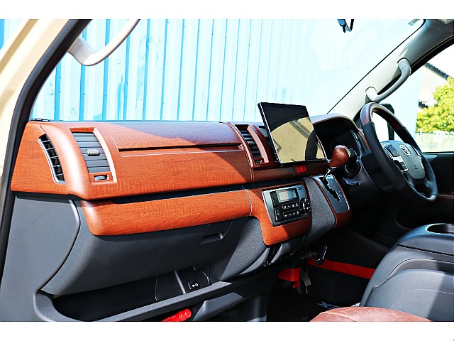 R7年式　ハイエースバン　S-GL　ディーゼル4WD　アースカラーパッケージ　ベージュ