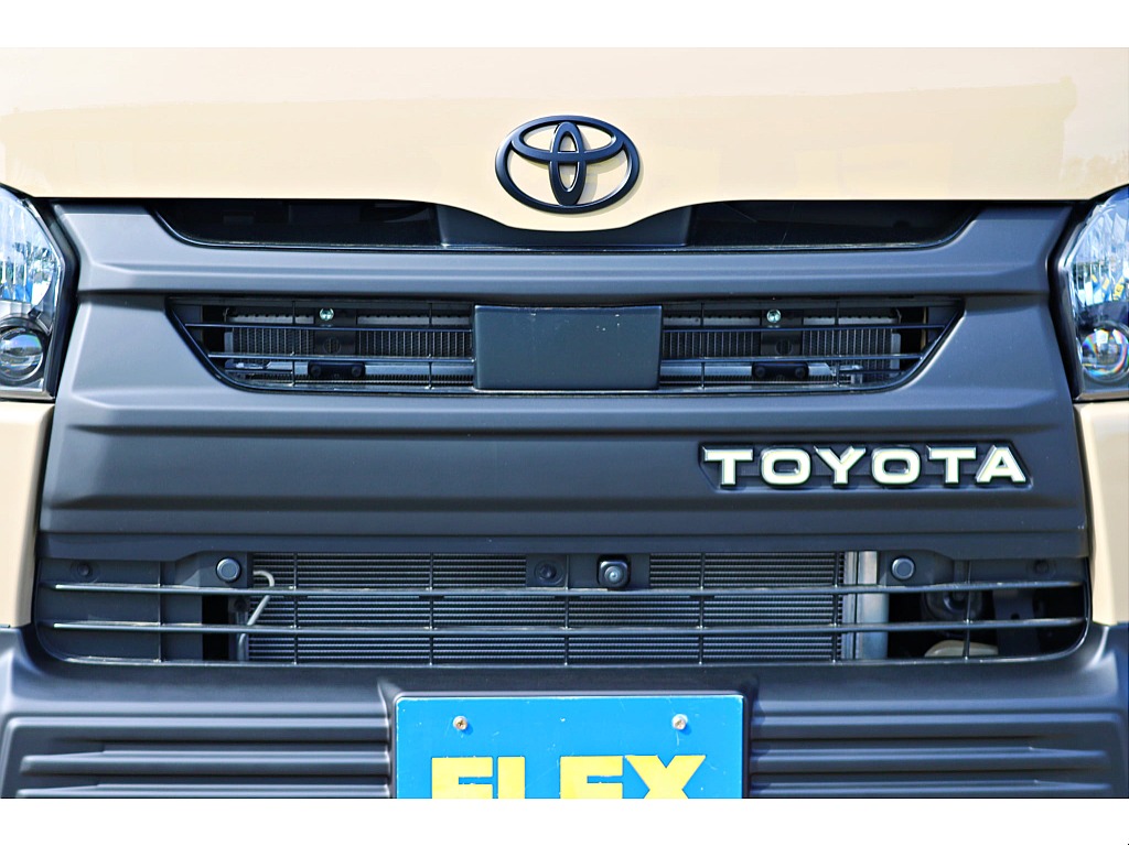 R7年式　ハイエースバン　S-GL　ディーゼル4WD　アースカラーパッケージ　ベージュ