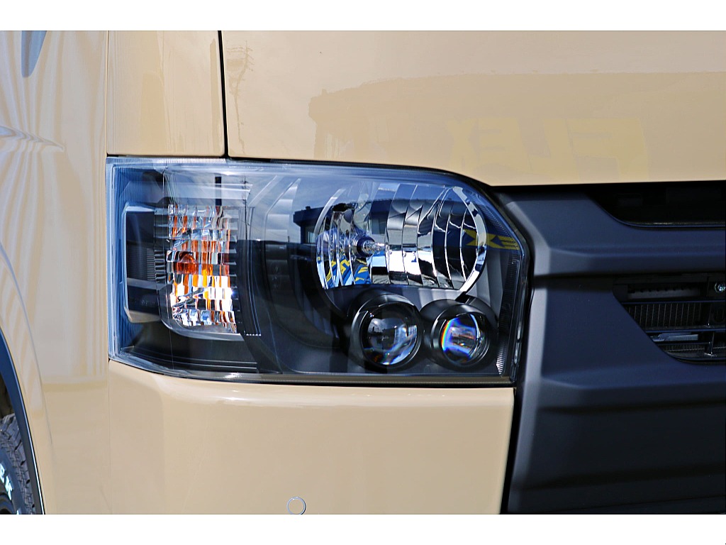 R7年式　ハイエースバン　S-GL　ディーゼル4WD　アースカラーパッケージ　ベージュ