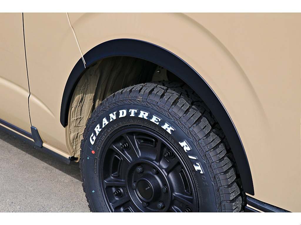 R7年式　ハイエースバン　S-GL　ディーゼル4WD　アースカラーパッケージ　ベージュ