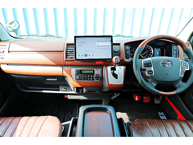 R7年式　ハイエースバン　S-GL　ディーゼル4WD　アースカラーパッケージ　ベージュ