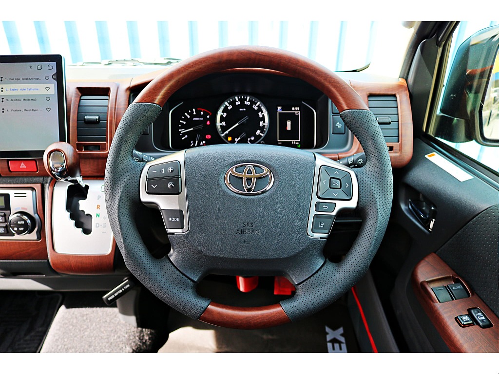 R7年式　ハイエースバン　S-GL　ディーゼル4WD　アースカラーパッケージ　ベージュ