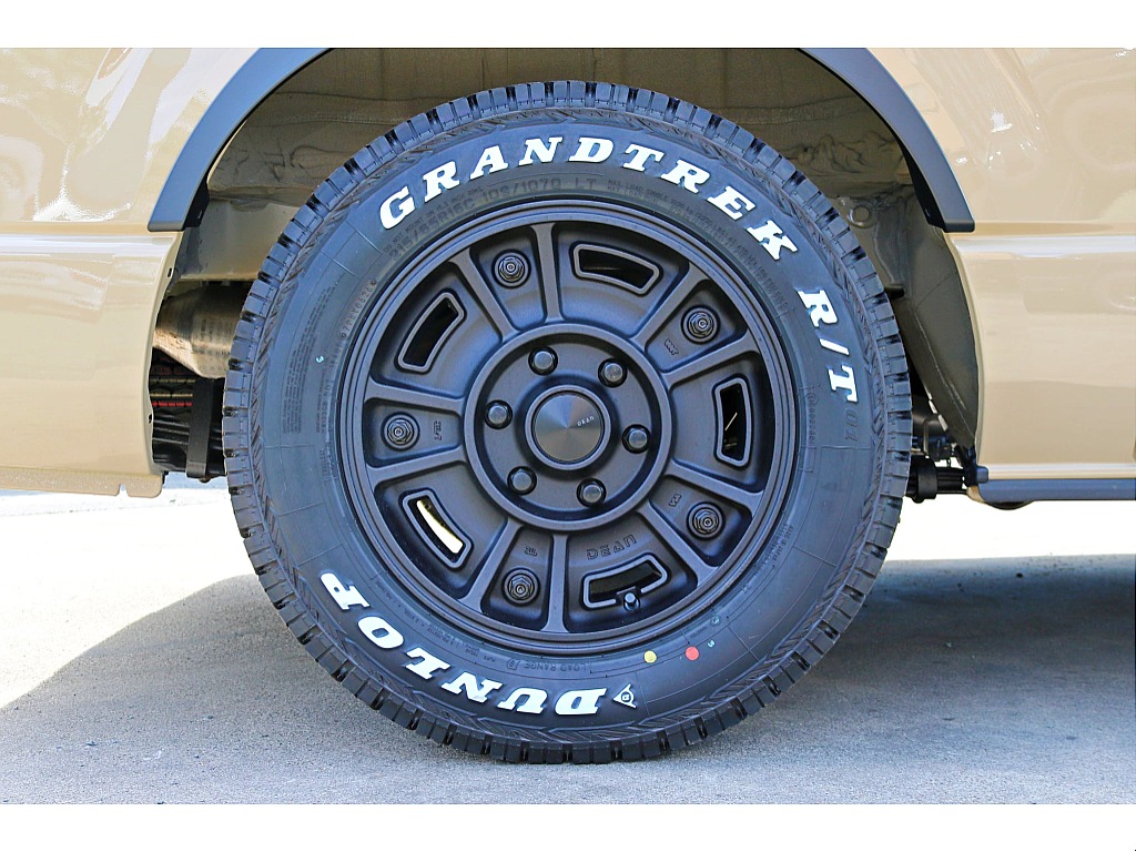 R7年式　ハイエースバン　S-GL　ディーゼル4WD　アースカラーパッケージ　ベージュ