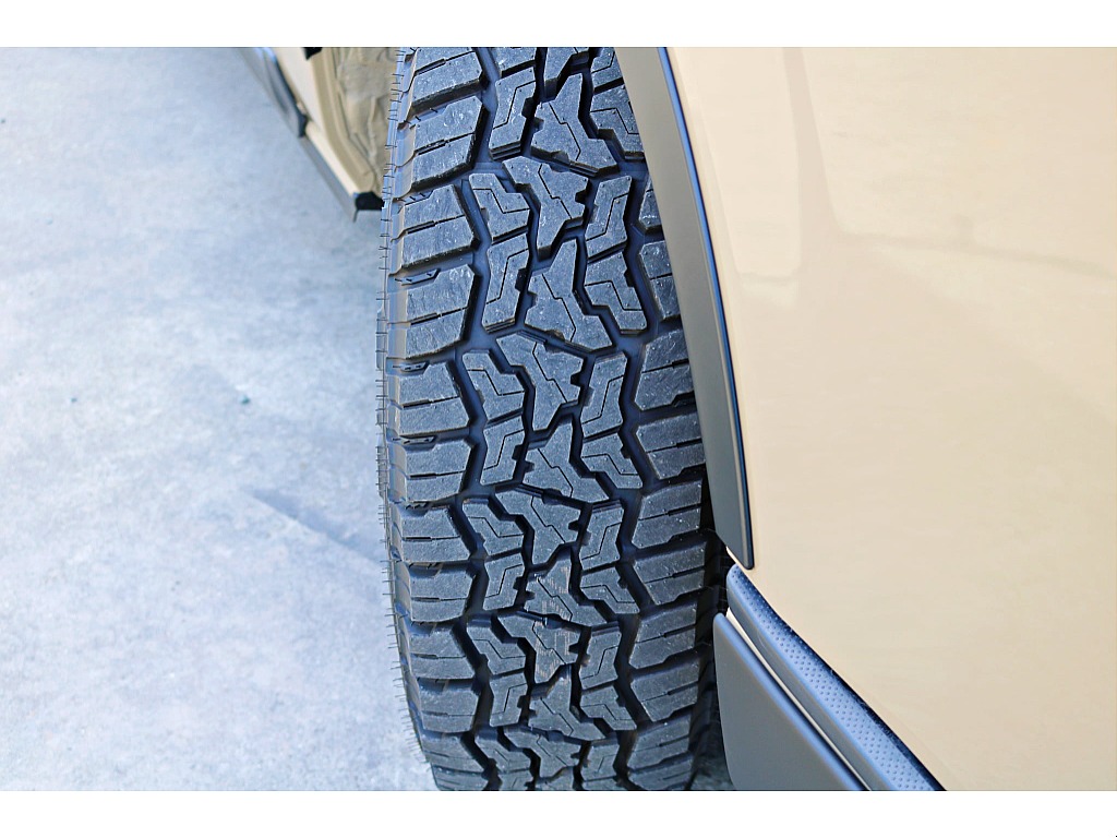 R7年式　ハイエースバン　S-GL　ディーゼル4WD　アースカラーパッケージ　ベージュ