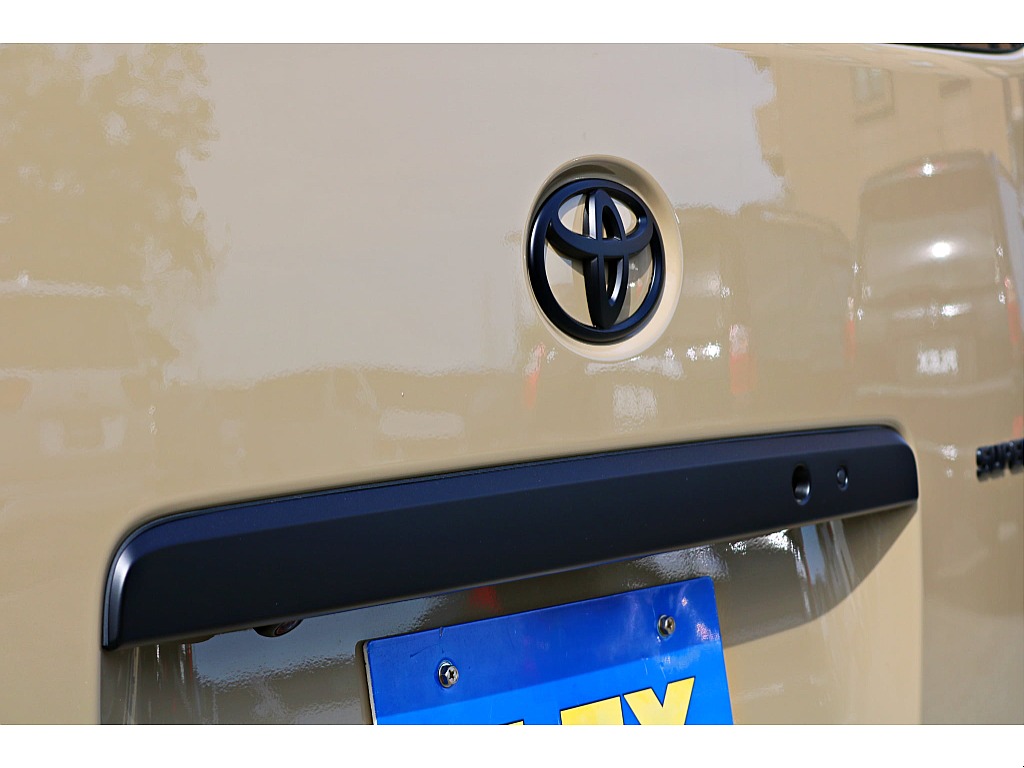 R7年式　ハイエースバン　S-GL　ディーゼル4WD　アースカラーパッケージ　ベージュ