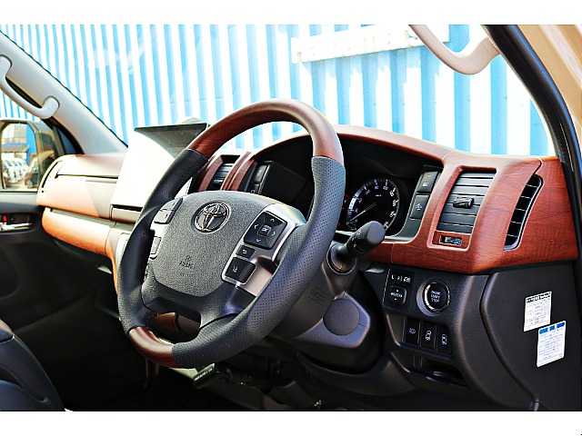 R7年式　ハイエースバン　S-GL　ディーゼル4WD　アースカラーパッケージ　ベージュ