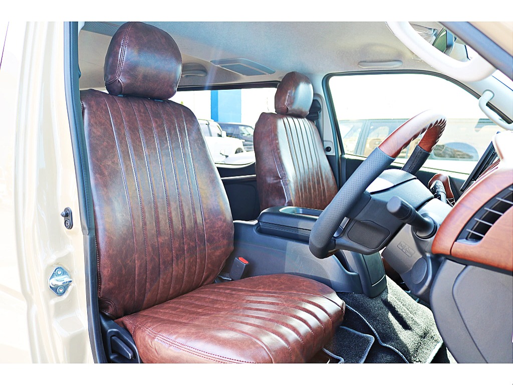 R7年式　ハイエースバン　S-GL　ディーゼル4WD　アースカラーパッケージ　ベージュ