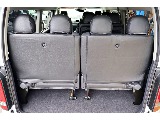4列目シートは左右に跳ね上げ可能♪これで荷物も積めちゃいます♪
