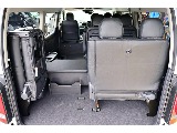 4列目シートは左右に跳ね上げ可能♪これで荷物も積めちゃいます♪