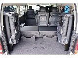 4列目シートは左右に跳ね上げ可能♪これで荷物も積めちゃいます♪