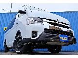 ワイドボディ、ミドルルーフは堂々の存在感♪