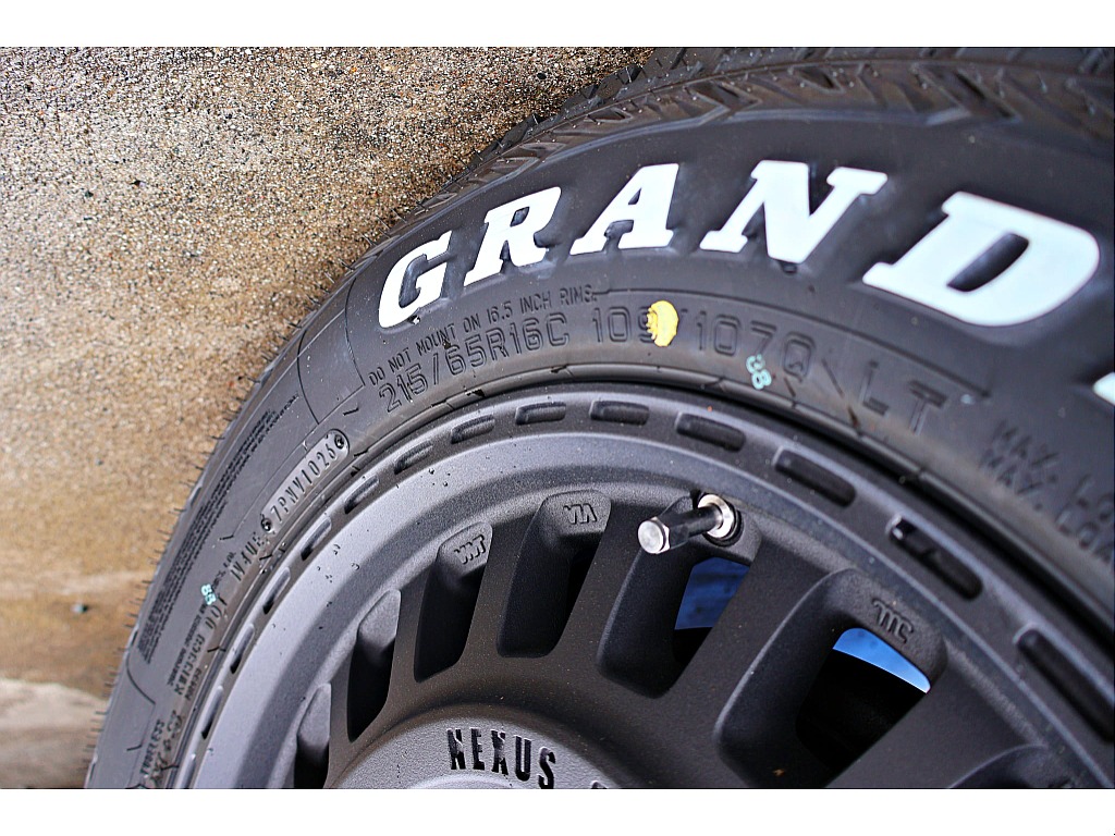 タイヤサイズは【215/65R16】♪