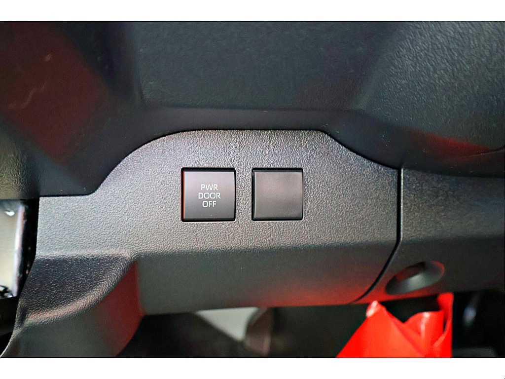 メーター周りによく使うスイッチを集約♪乗ったら分かる使いやすさ！