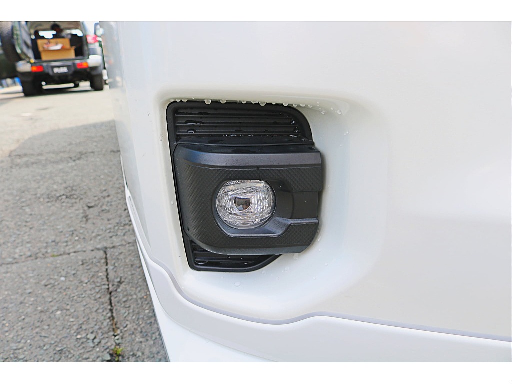 現行型のハイエースはフォグランプもＬＥＤ仕様♪