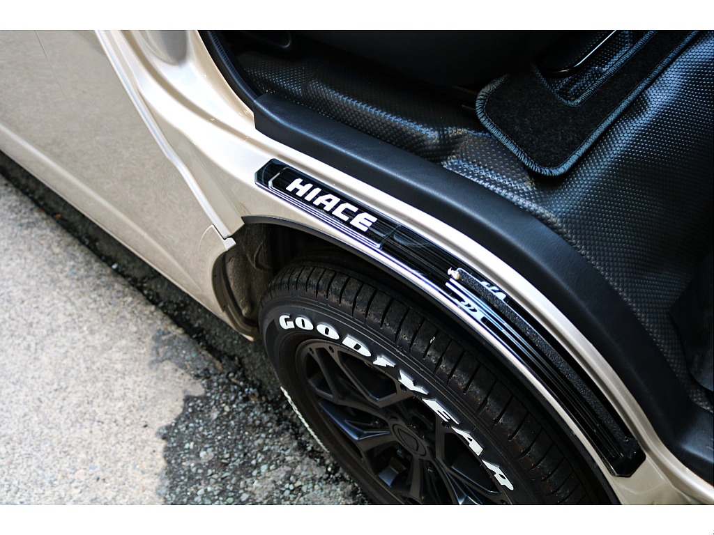 R6年式　ハイエースバン　DX　スーパーロング　ディーゼルターボ4WD　ダークプライムシート＆フローリングカスタム♪