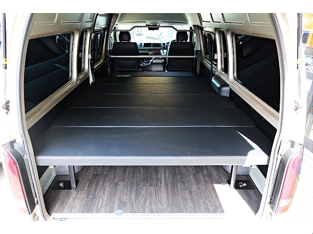 R6年式　ハイエースバン　DX　スーパーロング　ディーゼルターボ4WD　ダークプライムシート＆フローリングカスタム♪