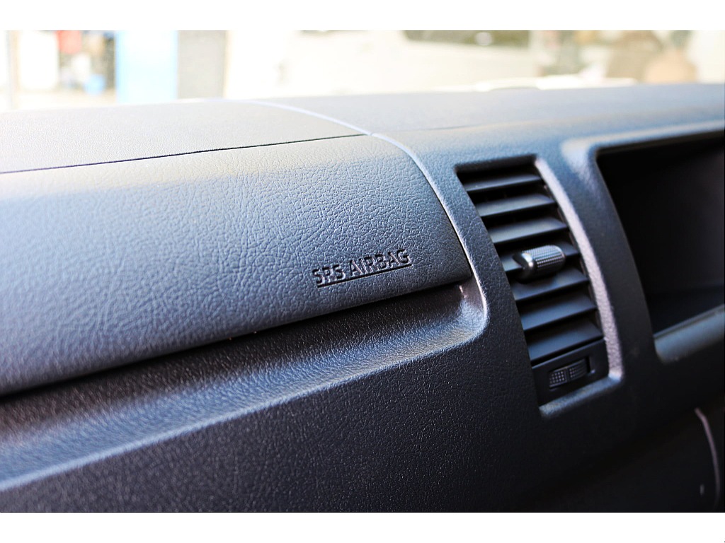 R6年式　ハイエースバン　DX　スーパーロング　ディーゼルターボ4WD　ダークプライムシート＆フローリングカスタム♪